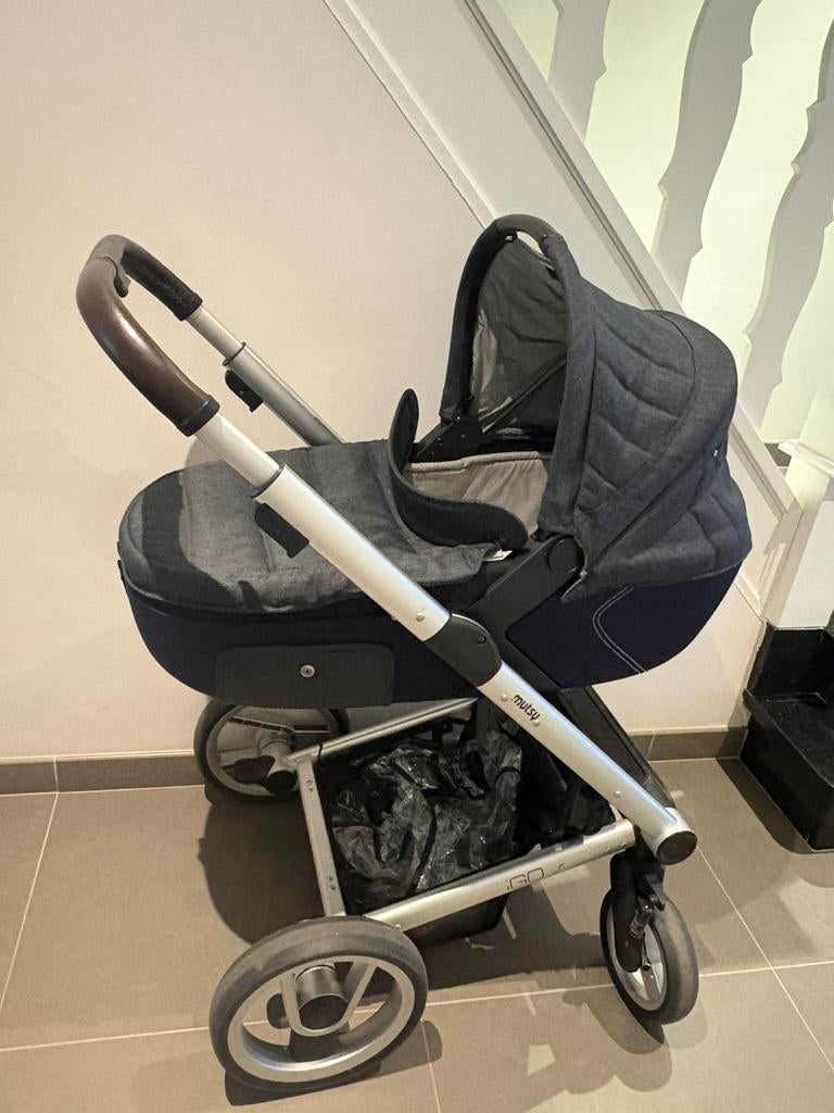 Wandelwagen Mutsy igo met draagmand en accesoires, Kinderen en Baby's, Kinderwagens en Combinaties, Verstelbare duwstang, Zo goed als nieuw