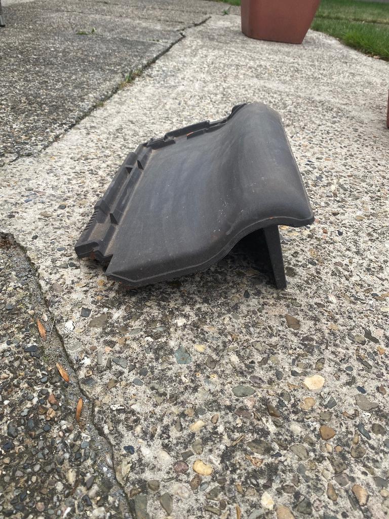 Tradiva rechter gevelpan (Duits model), Ophalen, Steen of Klei, Zwart, Nieuw