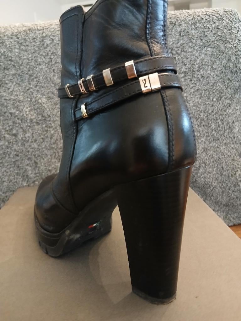 Dames bieden vanaf 15 euro, Ophalen