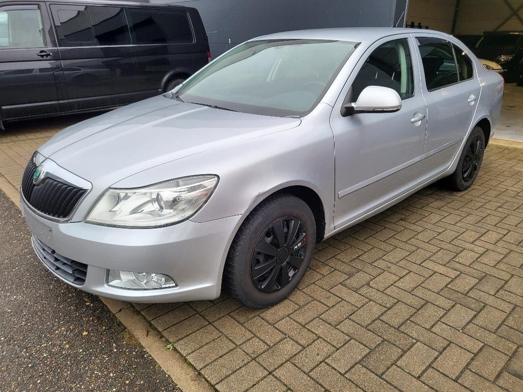 SKODA OCTAVIA, Auto's, Voorwielaandrijving, Euro 5, Stof, Zwart
