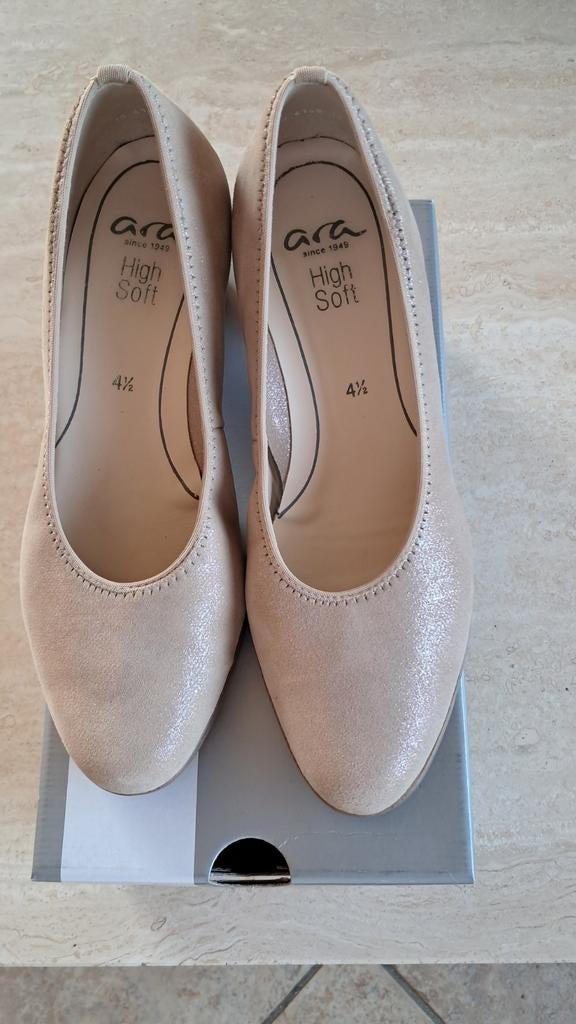 Beige nubuck damesschoenen 'ara' maat 37,5, Pumps, Beige, Ophalen of Verzenden, Zo goed als nieuw