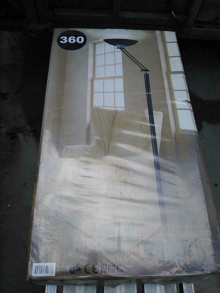 Staande halogeen lamp op voet, Huis en Inrichting, Ophalen, Nieuw, Modern