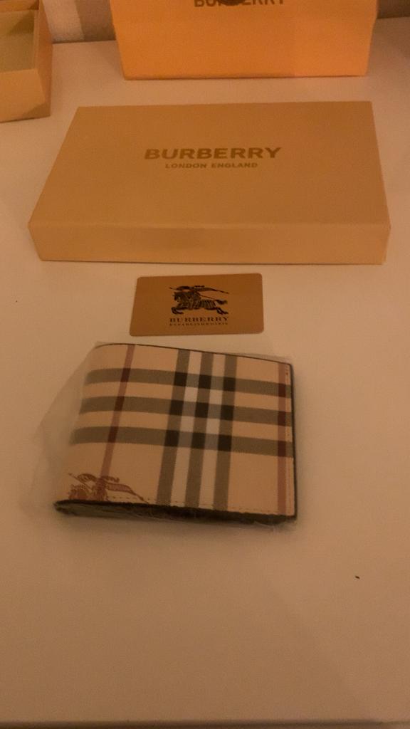 Burberry portemonnee, Handtassen en Accessoires, Portemonnees, Beige, Nieuw, Leder, Ophalen