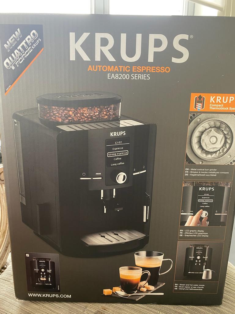 NEUF Machine à café ESPRESSO BROYEUR À GRAINS Krups EA8200, Ophalen of Verzenden, Nieuw