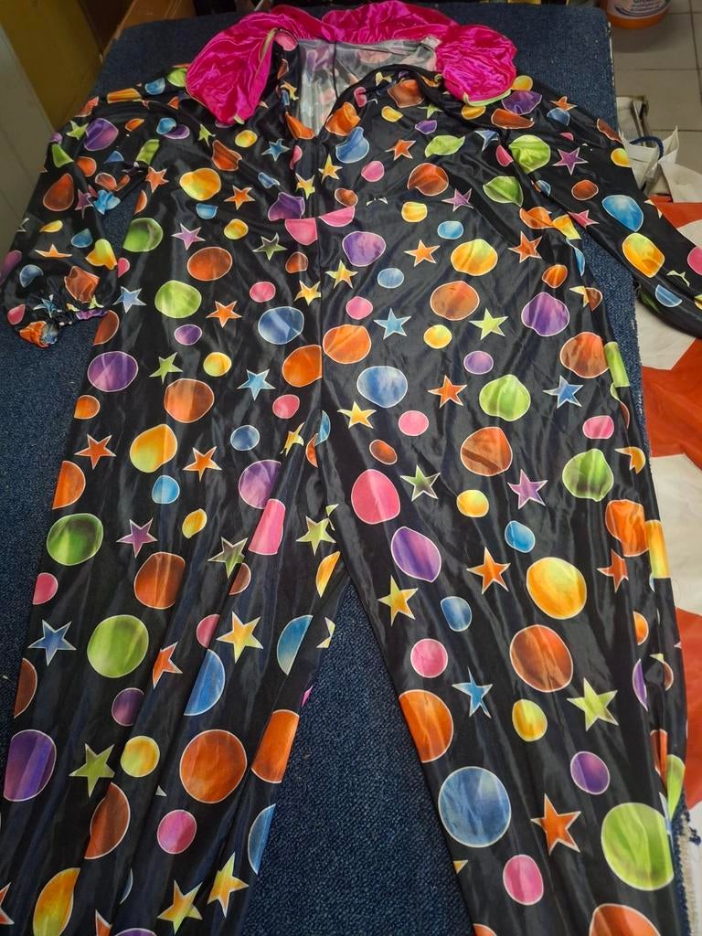 Carnaval kostuum, Ophalen, Kleding