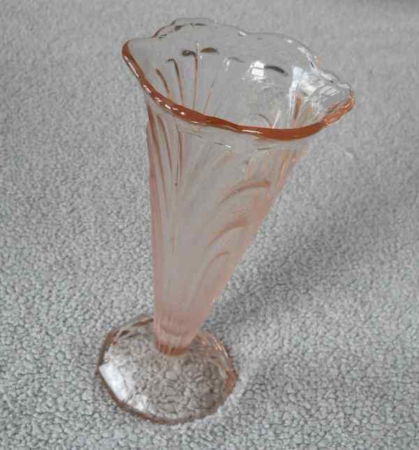 Vase en verre rose ( Scailmont ? ), Antiquités & Art, Enlèvement