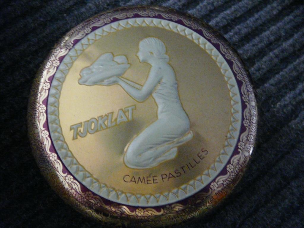 Vintage, rond metalen doosje Tjoklat- Amsterdam, Ophalen, Gebruikt, Overige