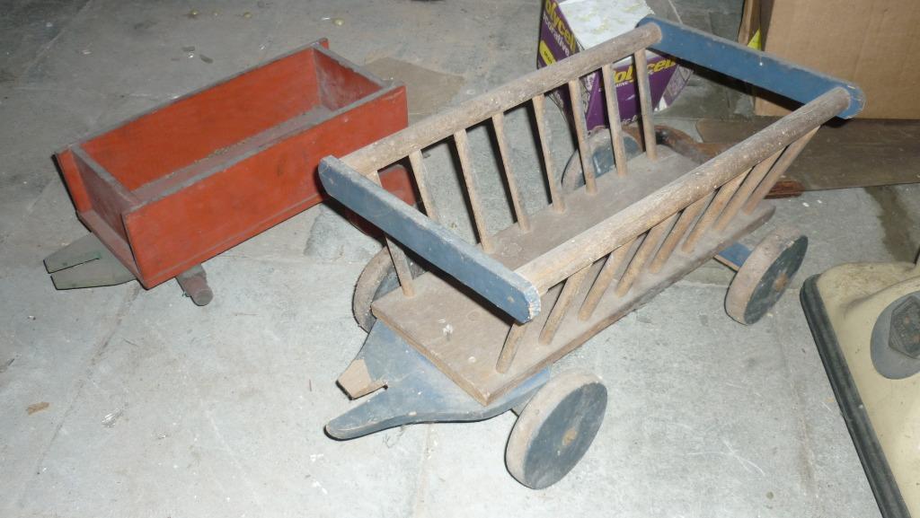 2 OUDE HOUTEN SPEELGOED KARRETJES, Ophalen