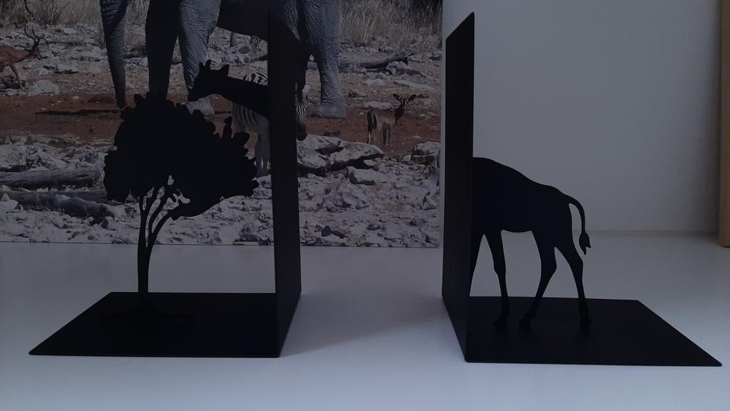 Serre-livres en métal noir avec girafe, Maison & Meubles, Accessoires pour la Maison | Étagères murales & Rayons de bibliothèque