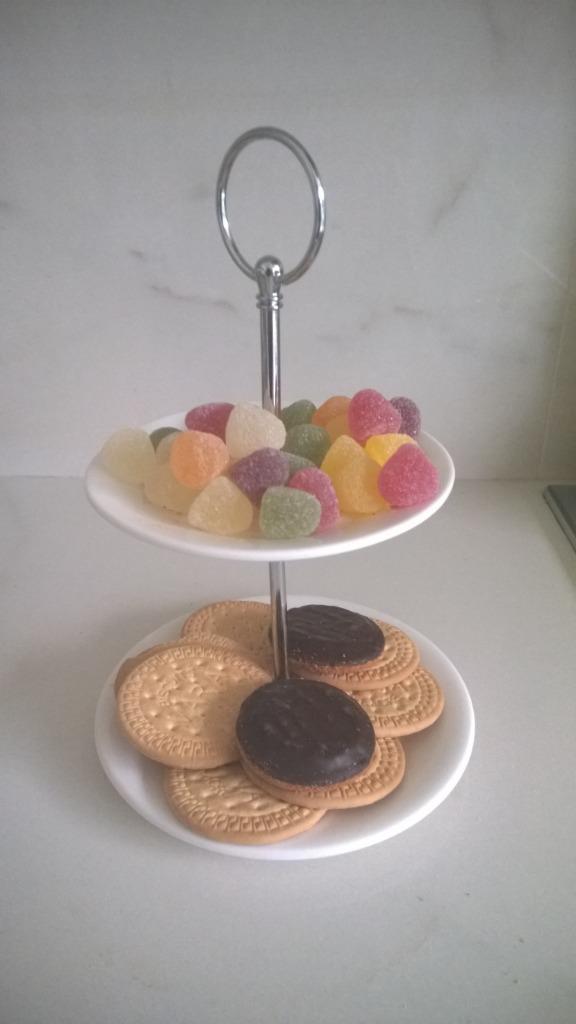 Witte porselein etagere, Ophalen of Verzenden, Zo goed als nieuw