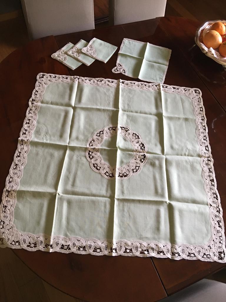 Nappe Vintage avec dentelle, Maison & Meubles, Enlèvement ou Envoi, Comme neuf