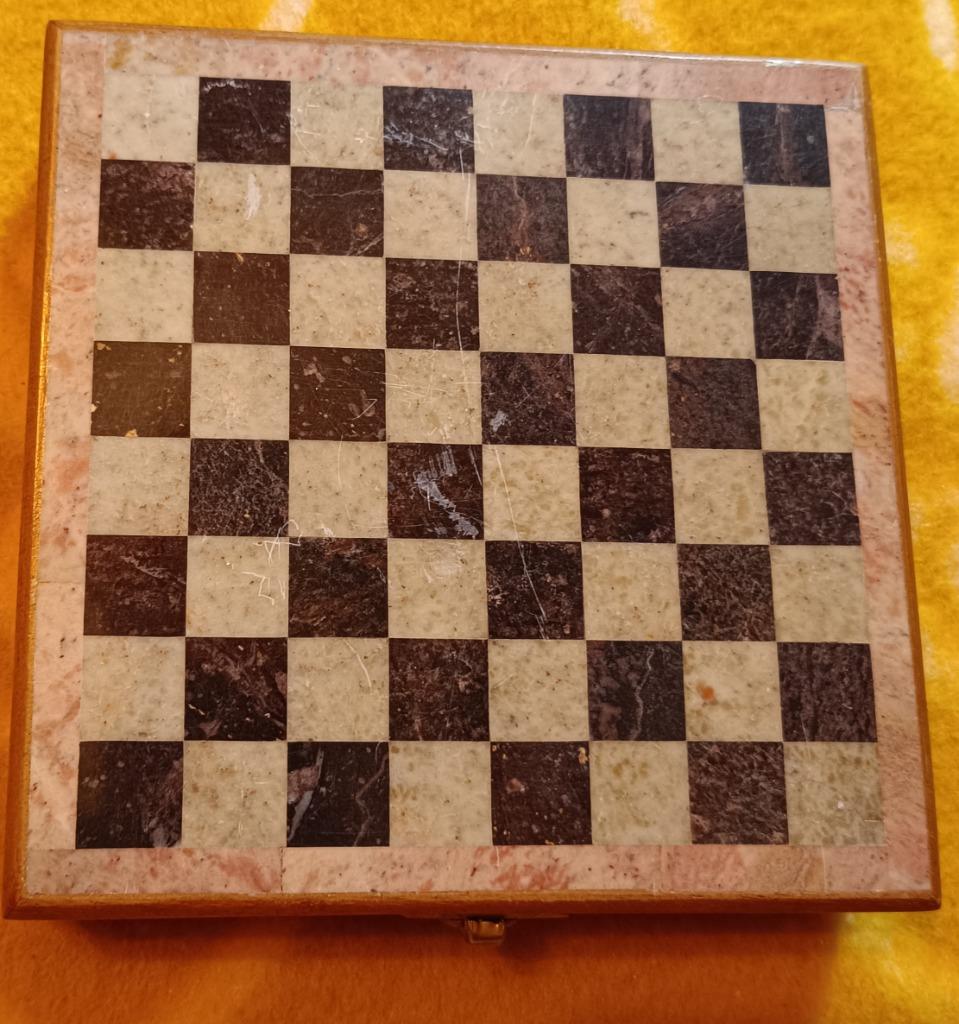 Reis schaakspel met volledig set onyx schaakstukken te koop., Een of twee spelers, Ophalen of Verzenden, Gebruikt