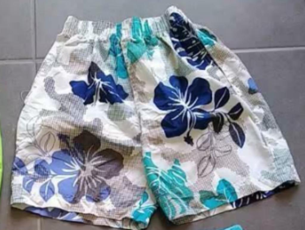 Short - maat 116, Ophalen, Zo goed als nieuw, Jongen, Broek