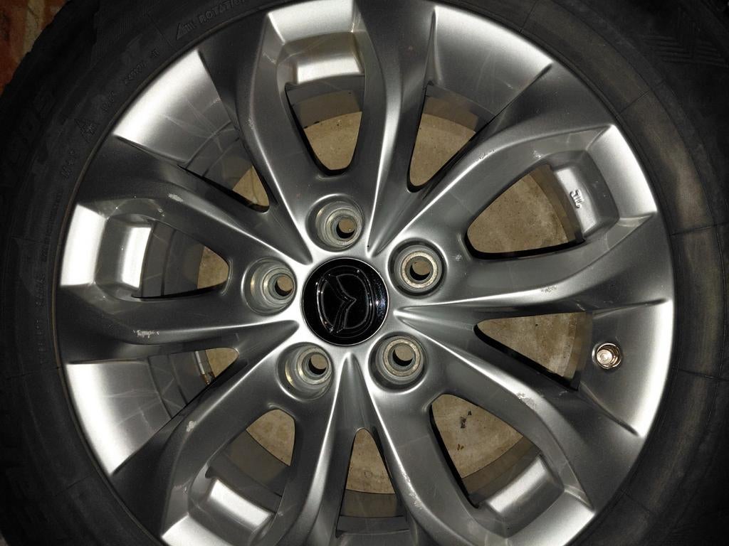 Jantes 16 pouces d'origine Mazda CX3 avec pneus d'hiver, Enlèvement