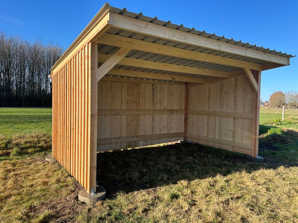 Schuilstal 3x5, Stalling, 2 of 3 paarden of pony's
