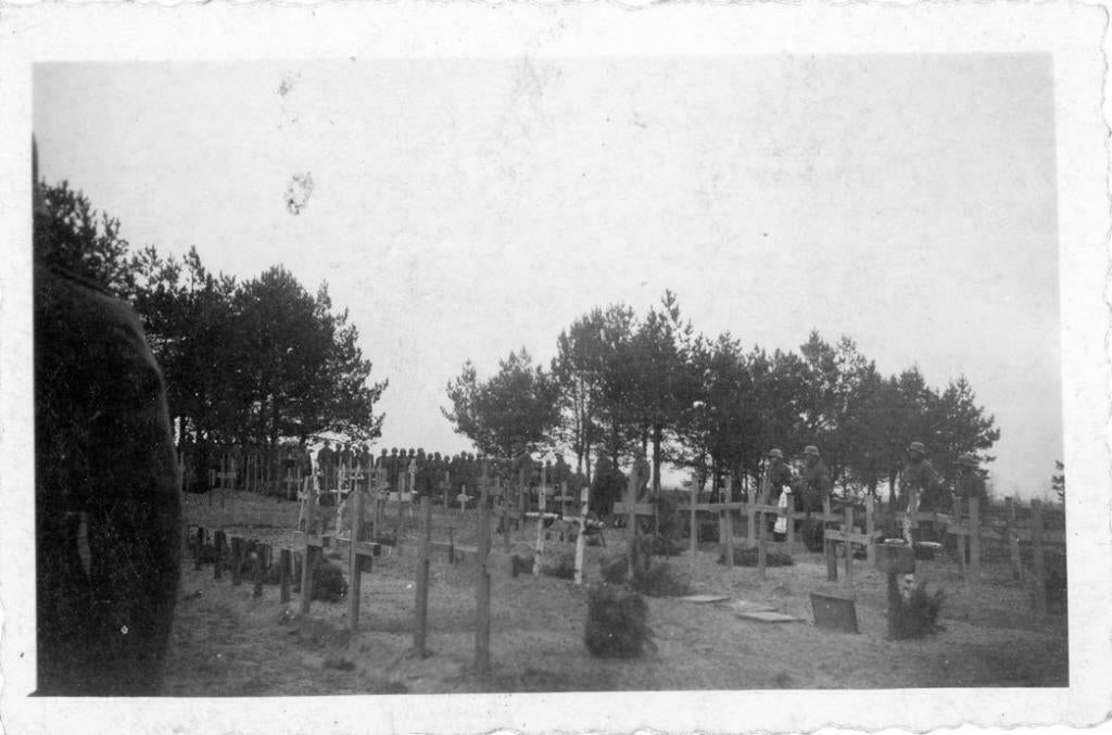 orig. foto - begrafenis Wehrmacht soldatenkerkhof - WO2, Verzenden, Landmacht, Foto of Poster