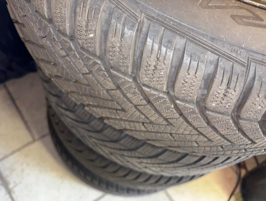 4 185/60/15 winterbanden + 4 x 100 mm/15 inch metalen velgen, Ophalen of Verzenden, Gebruikt
