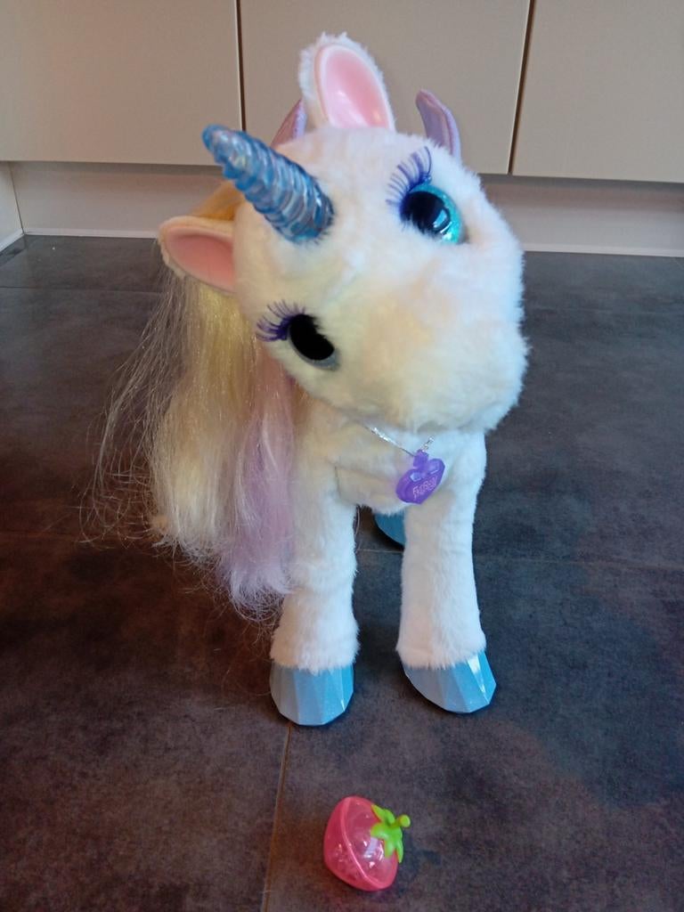 FurReal Lilly the unicorn, Ophalen