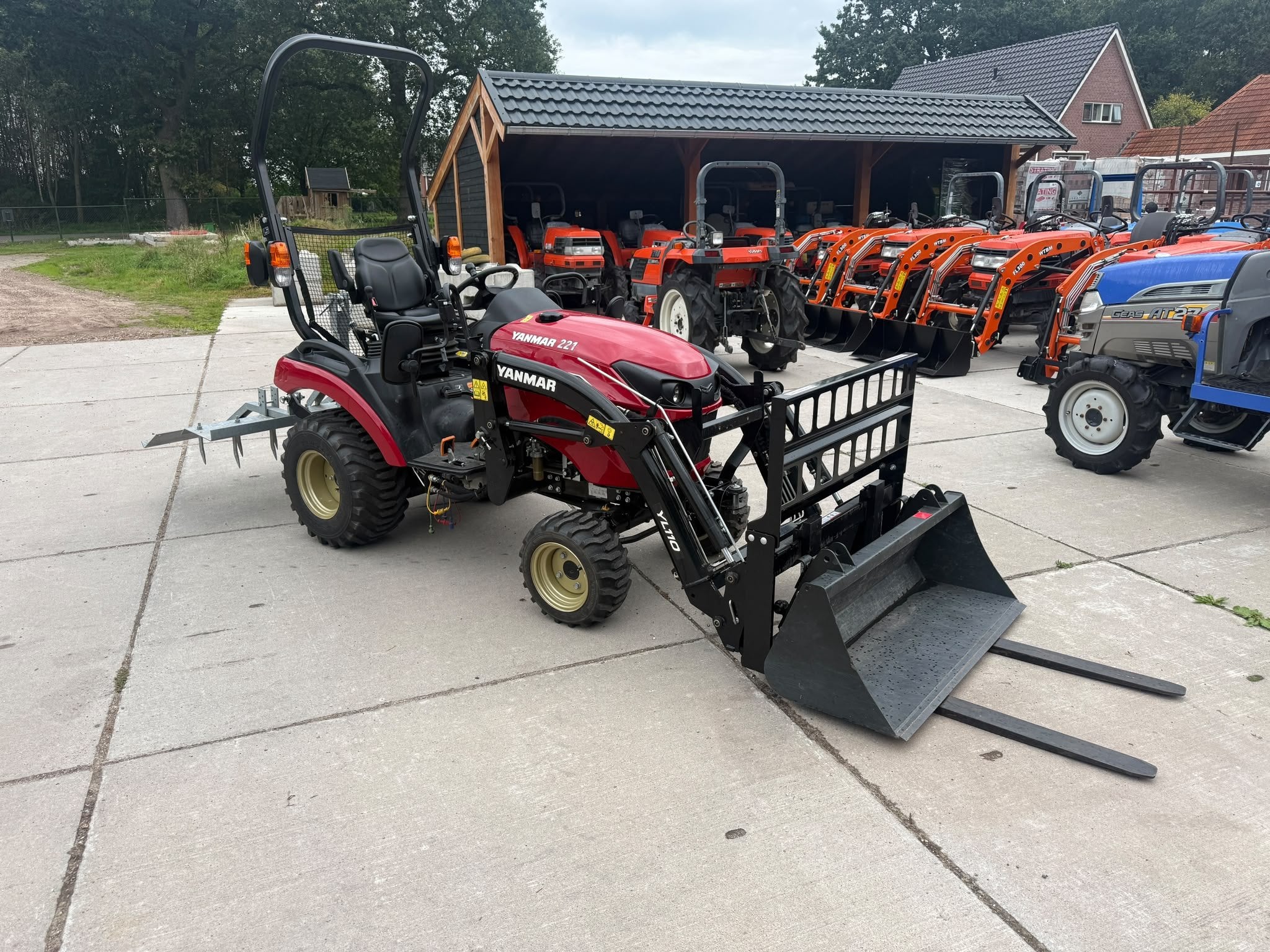Yanmar SA221 Met voorlader, Autres types
