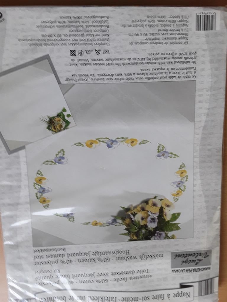 Nappe à broder, Hobby & Loisirs créatifs, Enlèvement