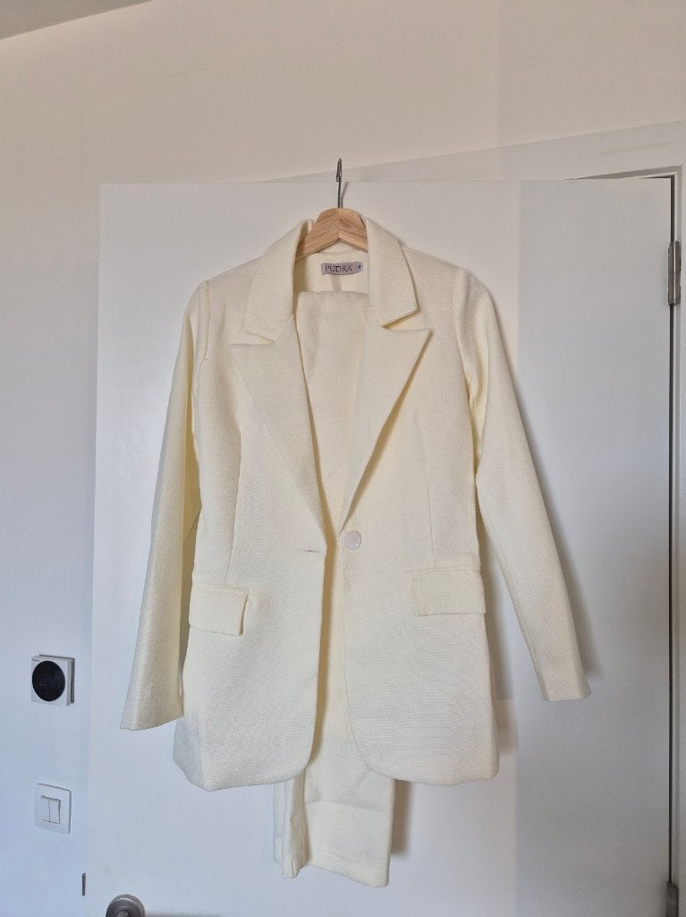 Wit broekpak / White suit set / Ensemble tailleur blanc, Kostuum of Pak, Wit, Maat 42/44 (L), Pudra