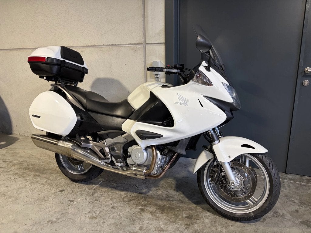 Honda Deauville 700 met topcase (btw moto) (bj 2015), Motoren, 700 cc, Bedrijf, Meer dan 35 kW, Toermotor