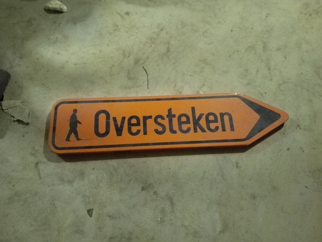 Panneau de signalisation « cross over », Enlèvement, Comme neuf