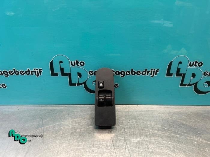 Elektrisch Raam Schakelaar van een Mitsubishi Colt (Colt 04-, Gebruikt, -, -, Ophalen of Verzenden