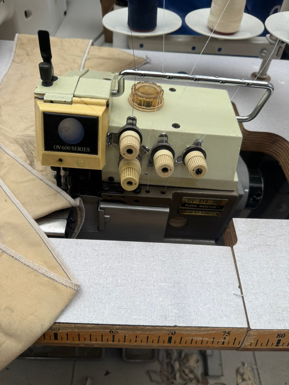 Global 4 draad Lockmachine 220v, Ophalen, Zo goed als nieuw