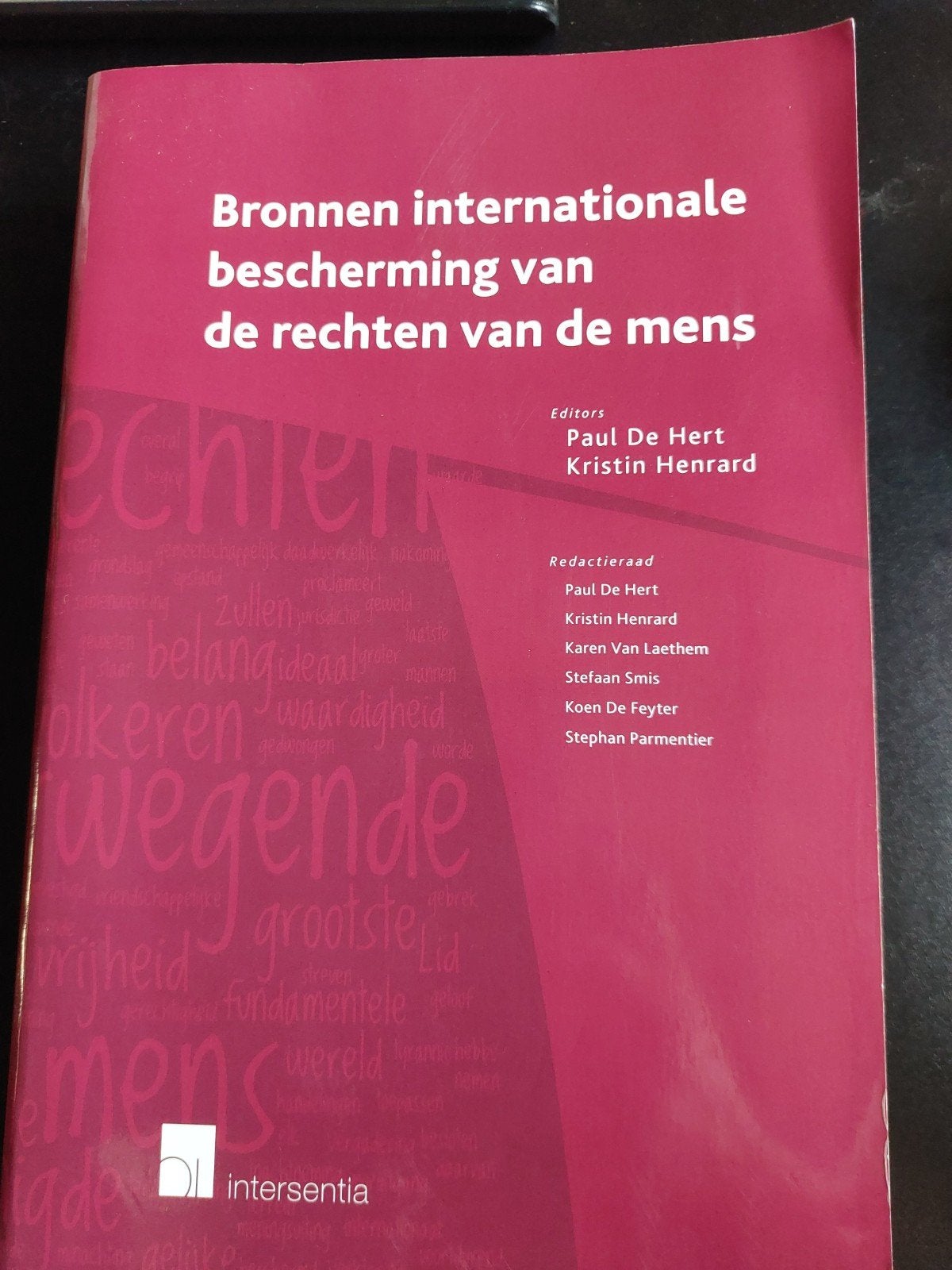 Bronnen internationale bescherming van de rechten van de men, Livres, Enlèvement ou Envoi, Kristin Henrard; Paul De Hert