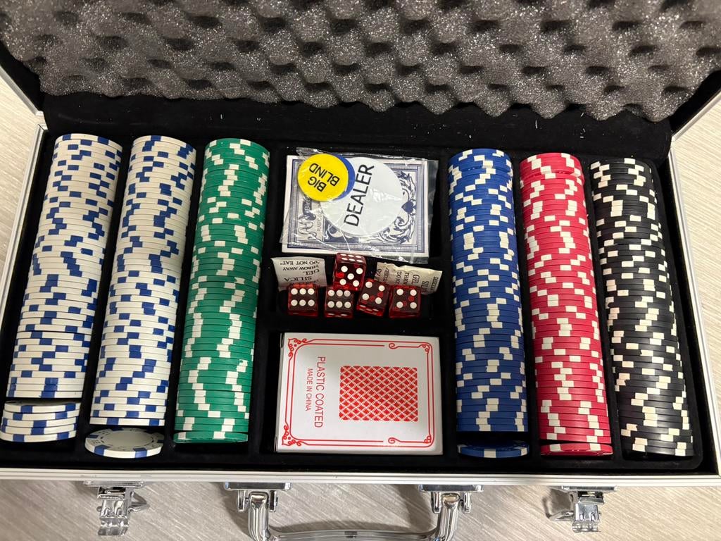 NIEUW - complete pokerset met kaarten, dobbelstenen en chips, Vijf spelers of meer, Ophalen, Nieuw