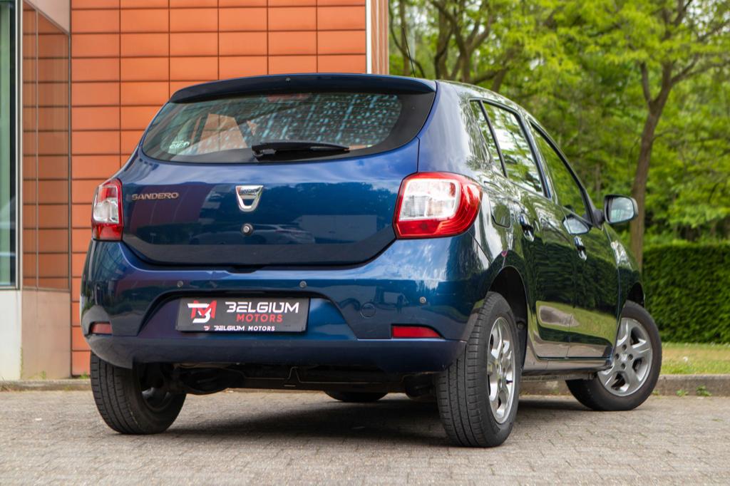 Dacia Sandero - 1.2i Celebration - Snelheidsregeling, Voorwielaandrijving, Euro 5, Stof, Zwart
