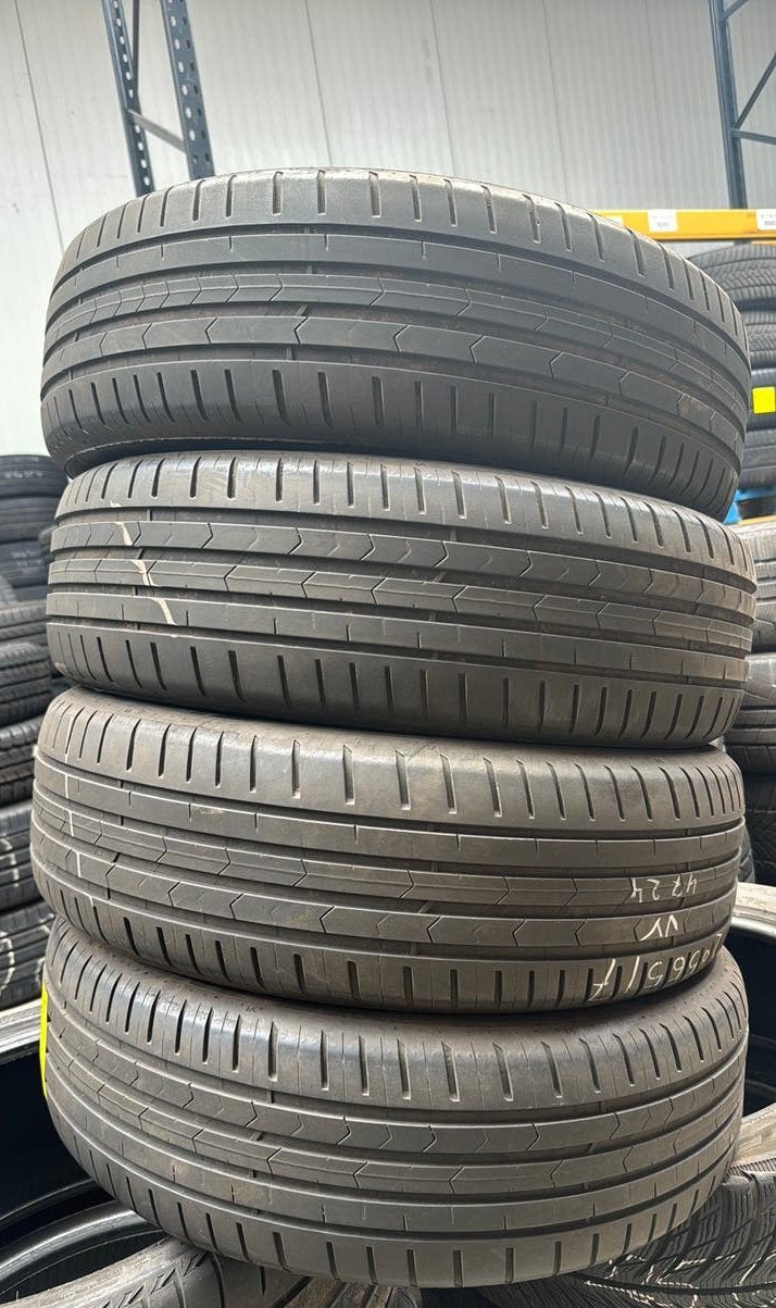 Pneus d'été 2056517 205/65/17 205/65R17 marque Vredestein, Enlèvement
