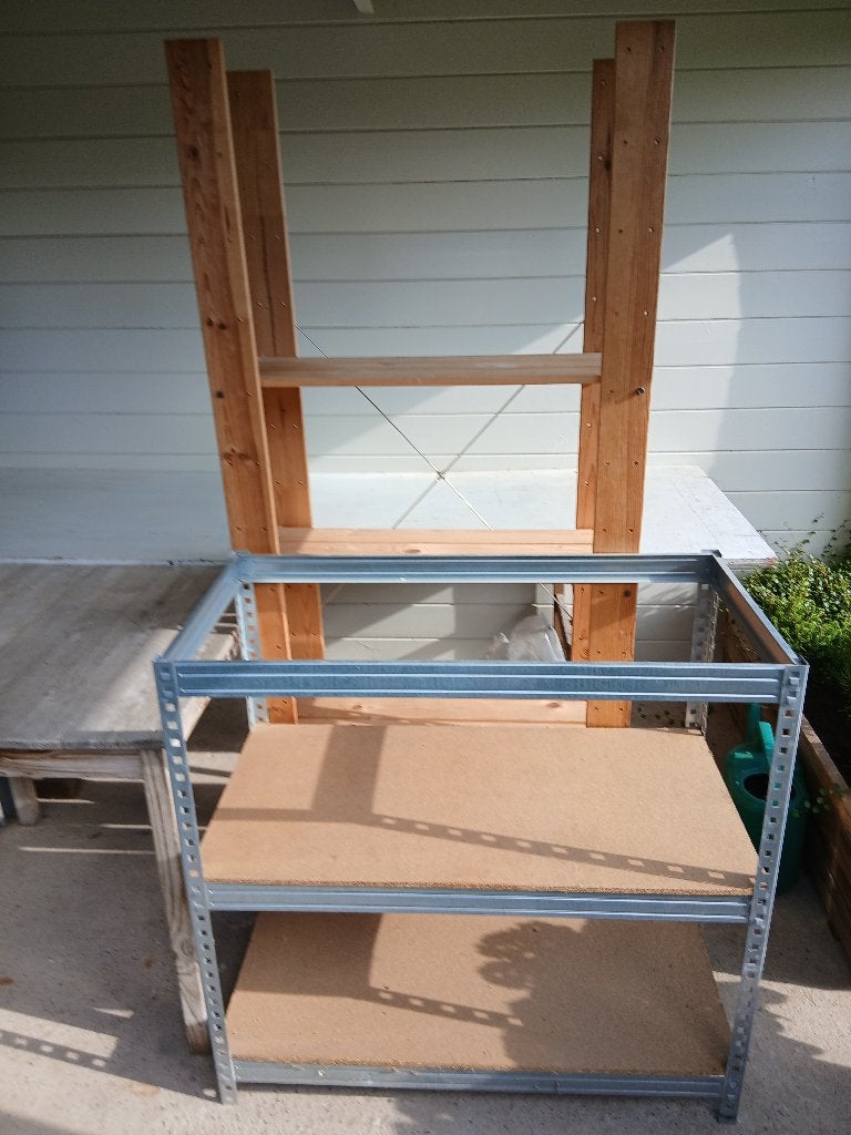 TABLE D'APPOINT EXTÉRIEURE CARRÉE + ÉTAGÈRES, Enlèvement, Bois