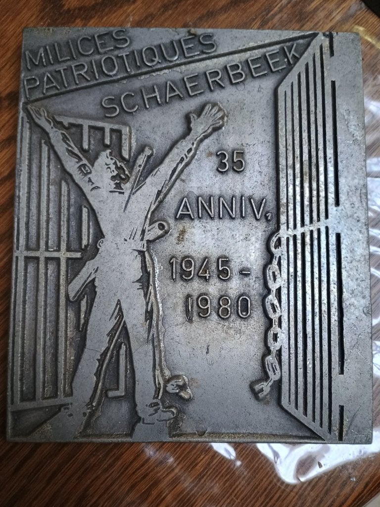 Plaque Milices Patriotiques Schaerbeek 1945-1980, Enlèvement