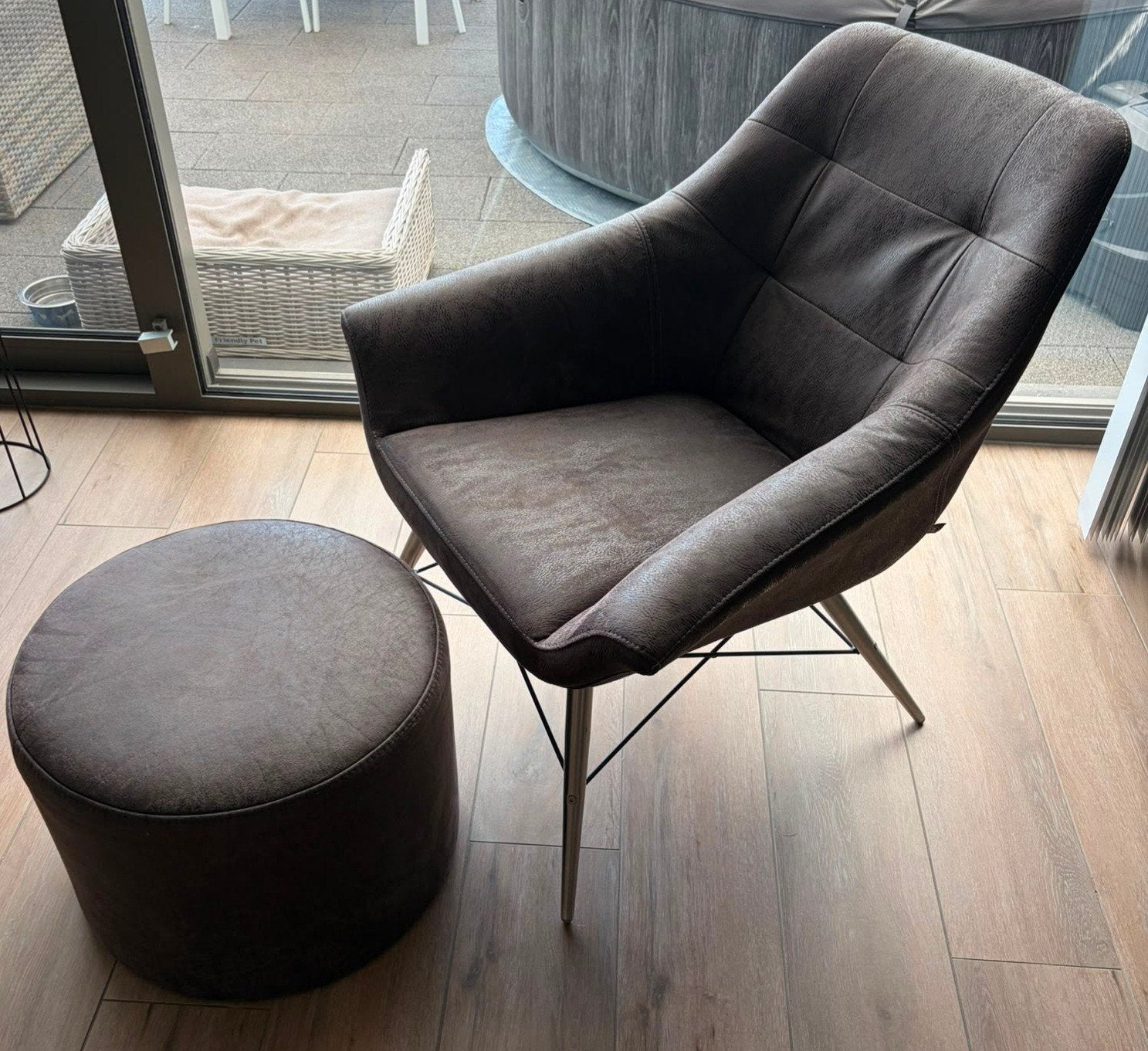 Fauteuil merk Henders & Hazel met poef in zeer goede staat, Huis en Inrichting, Ophalen, Zo goed als nieuw, 75 tot 100 cm, Modern