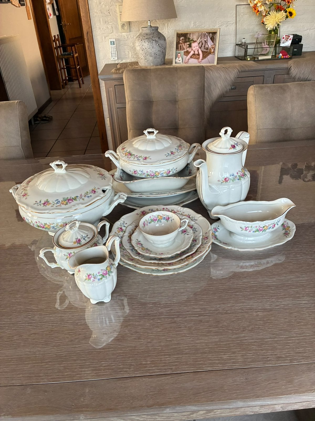 Koffie en eetservies met toebehoren, Ophalen