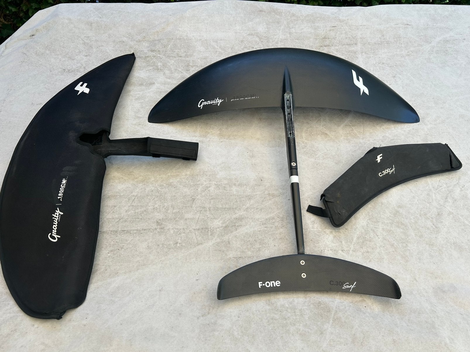 F One foil Gravity 1800 full carbon, Sports nautiques & Bateaux, Aile de surf, Enlèvement, Utilisé, Wingsurf hydroptère