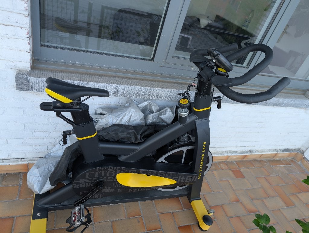 FitBike Race Magnetic Pro indoor cycle in black and yellow., Ophalen, Gebruikt, Spinningfiets, Metaal
