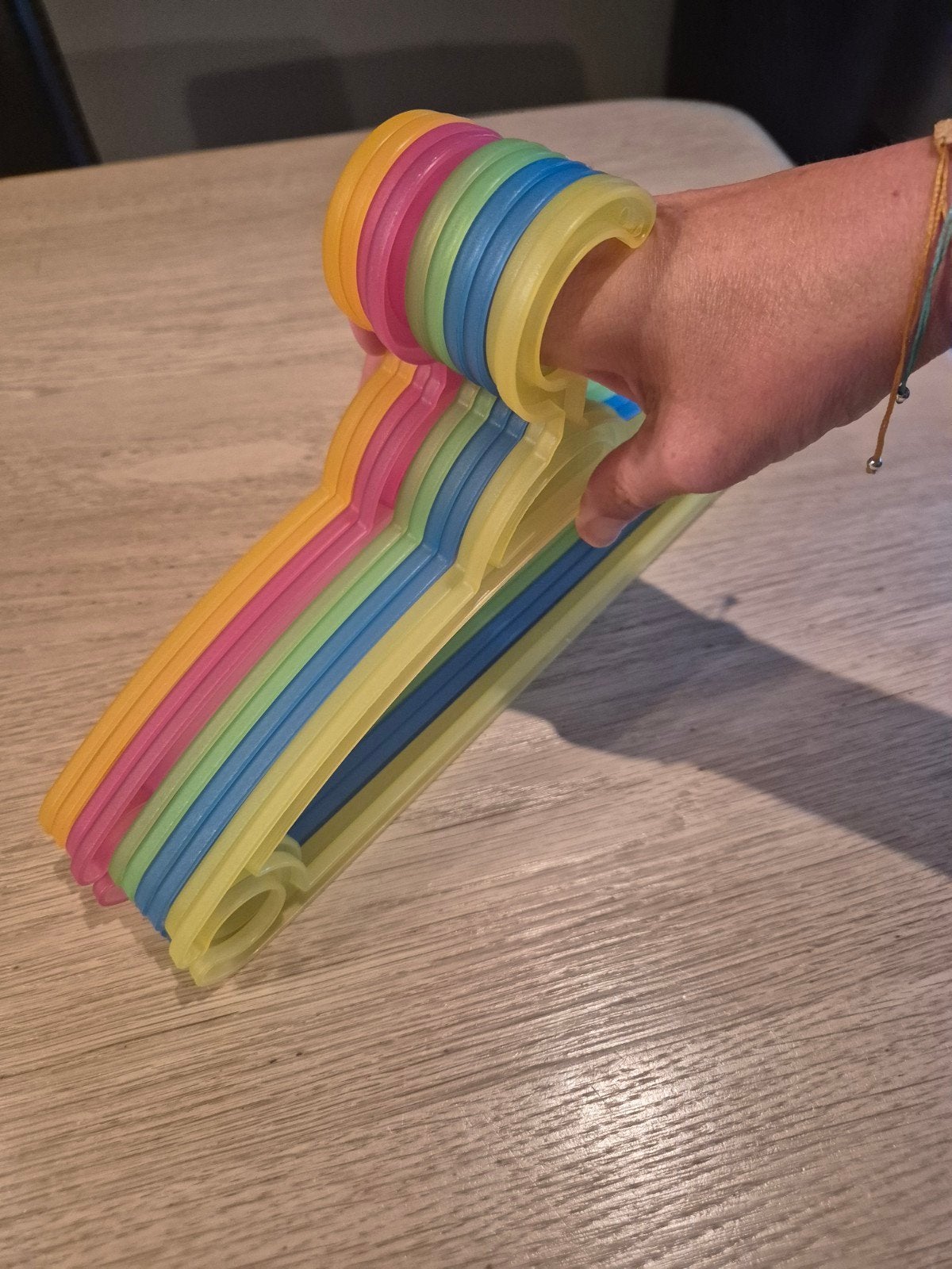 10 kinderkapstokjes, Ophalen
