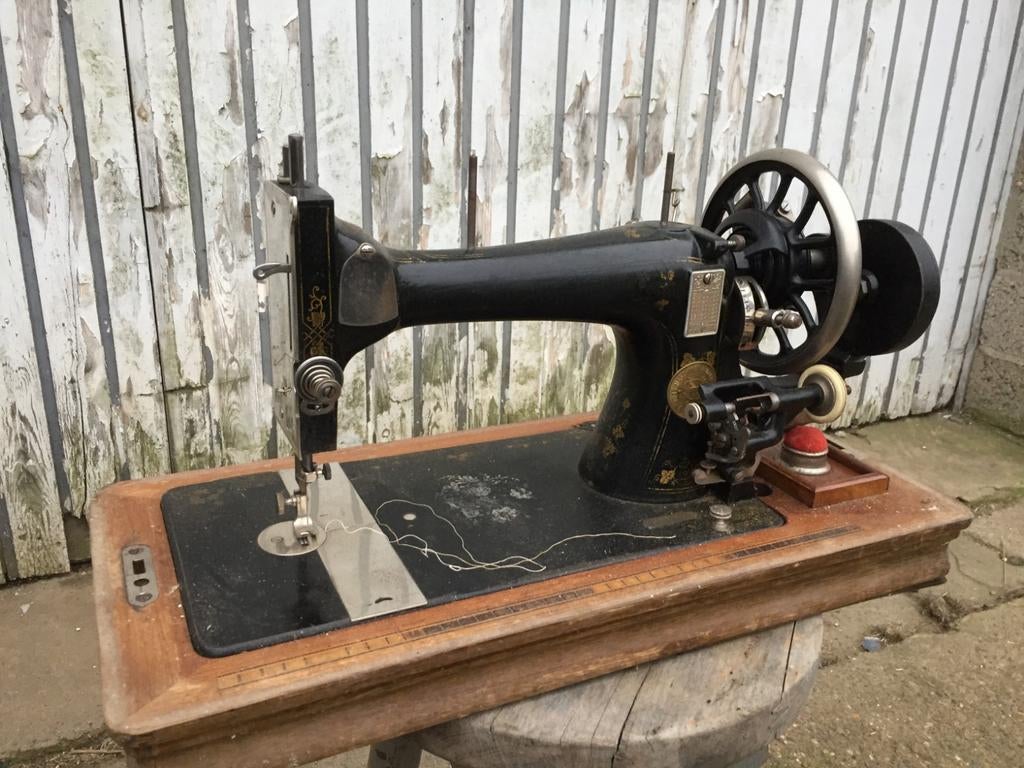 Oude naaimachine, Ophalen