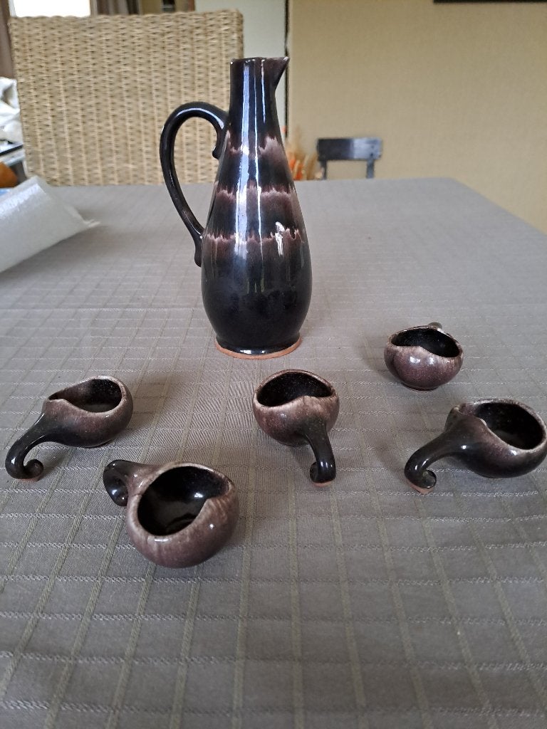 Keramisch kruikje en bijpassende design kopjes., Antiek en Kunst, Ophalen