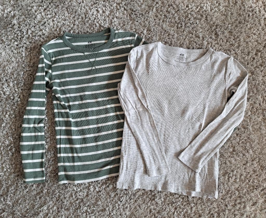 2 t-shirts met lange mouwen,  maat 122-128, H&M, Kinderen en Baby's, Kinderkleding | Maat 128, H&M, Ophalen of Verzenden, Zo goed als nieuw