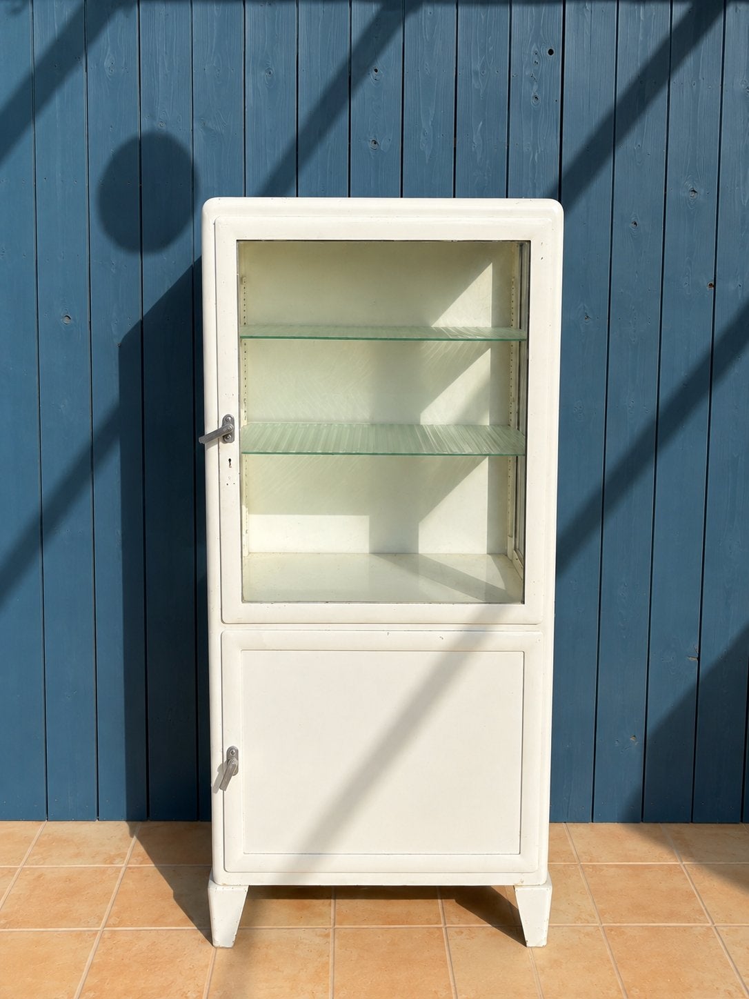 Originele vintage dokterskast - uit de oude Bijloke in Gent, Ophalen, Zo goed als nieuw, Glas