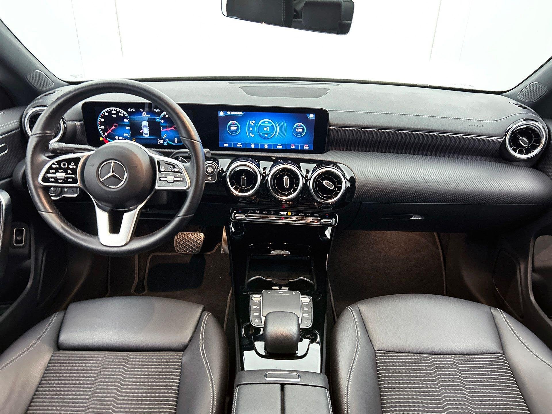 Mercedes-Benz CLA-klasse 180 Coupé Luxury Line | Smartphone, Auto's, Stof, Gebruikt, Zwart, 4 cilinders