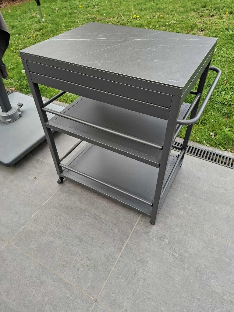 Nieuwe servicekar voor buiten, Ophalen, Nieuw
