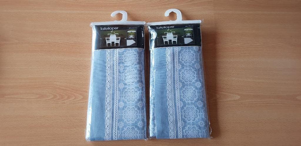 2 nieuwe tafellopers Valentino, Enlèvement, Neuf, Rectangle, Intérieur