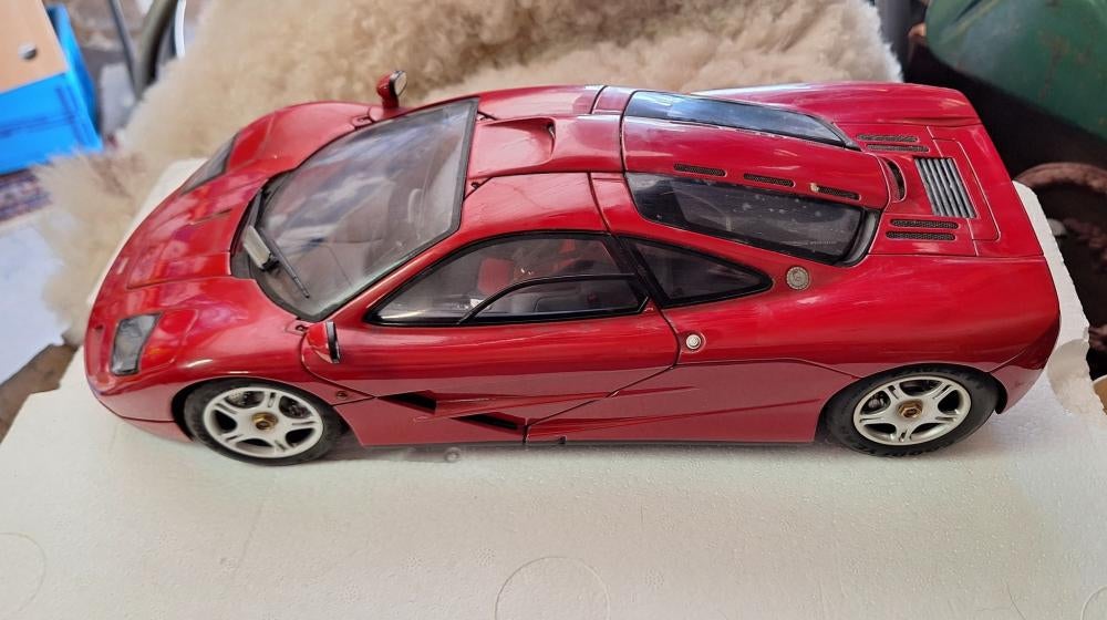 McLaren F1 Roadcar rood 1993 Minichamps 1:12, Enlèvement ou Envoi, Comme neuf, 1:9 à 1:12, Voiture
