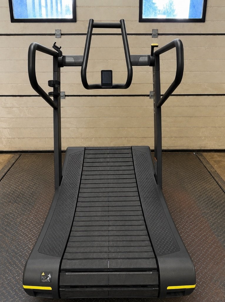Technogym SkillMill Console, tapis de course professionnel, Tapis roulant, Enlèvement, Utilisé, Autres matériaux