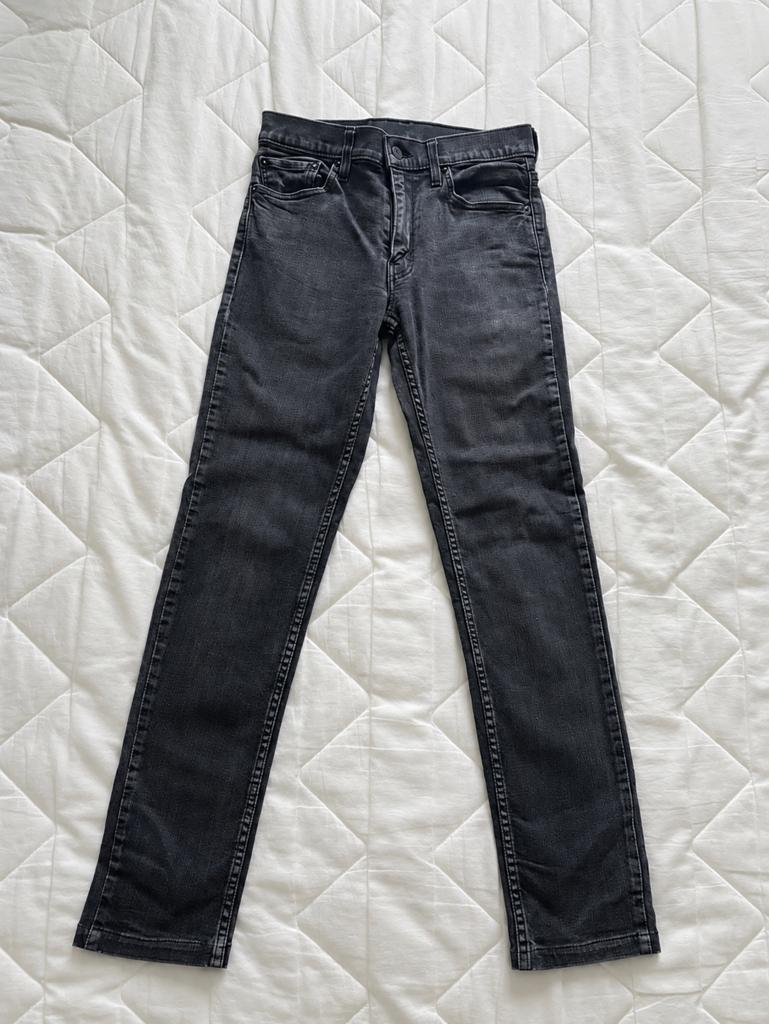 Jeans Levi's en parfait état pour les ados, Vêtements | Hommes, Jeans, Enlèvement, Comme neuf